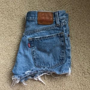 LEVI 501 SHORTS